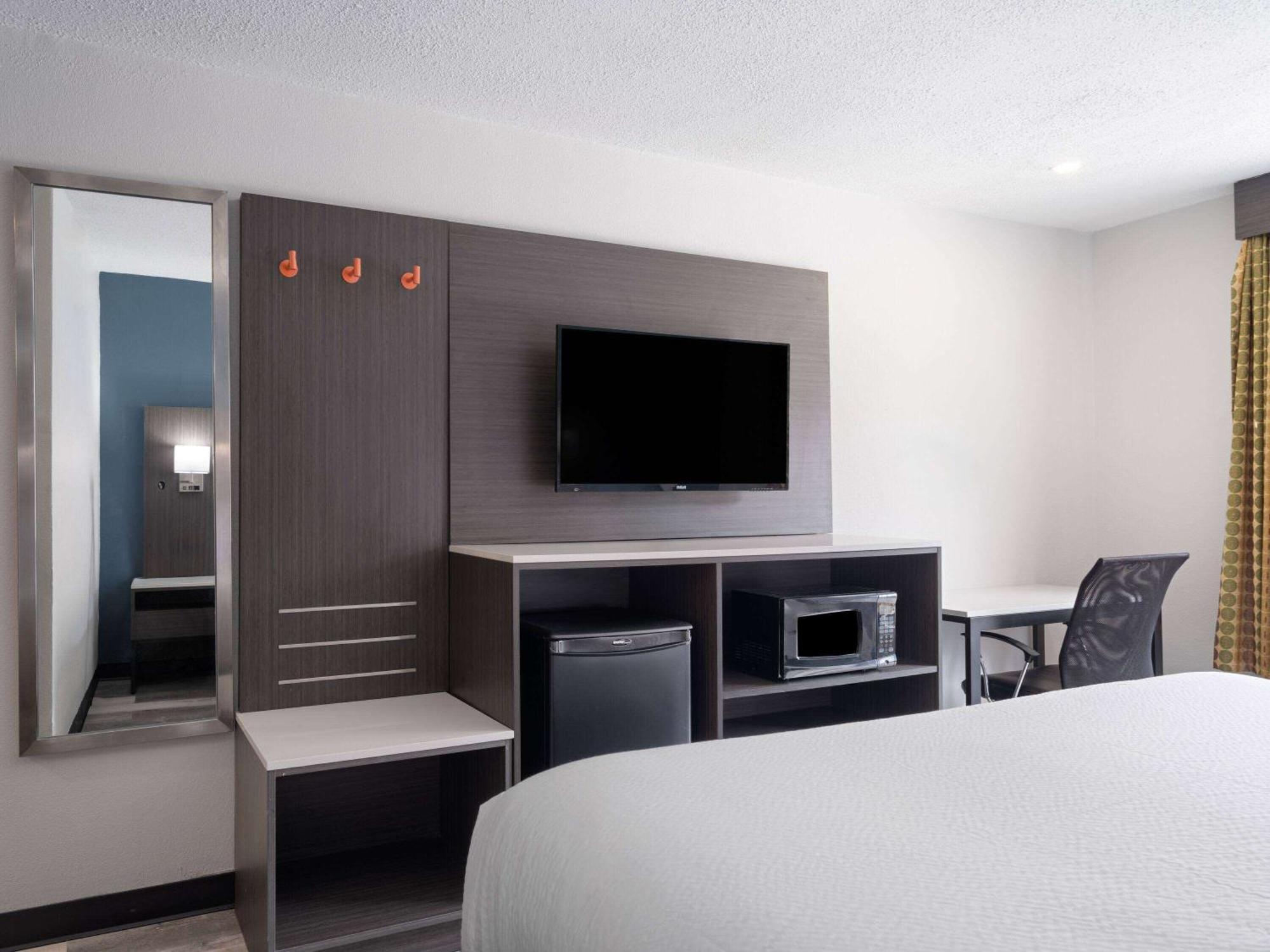 Baymont By Wyndham Indianapolis East Hotel Eksteriør billede